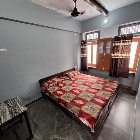 Vishnu Rest House Varanasi Esterno foto