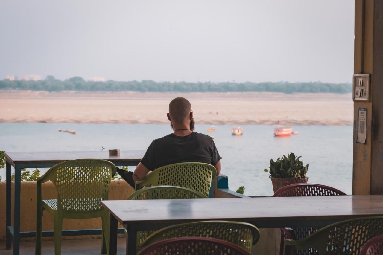 Vishnu Rest House Varanasi Esterno foto