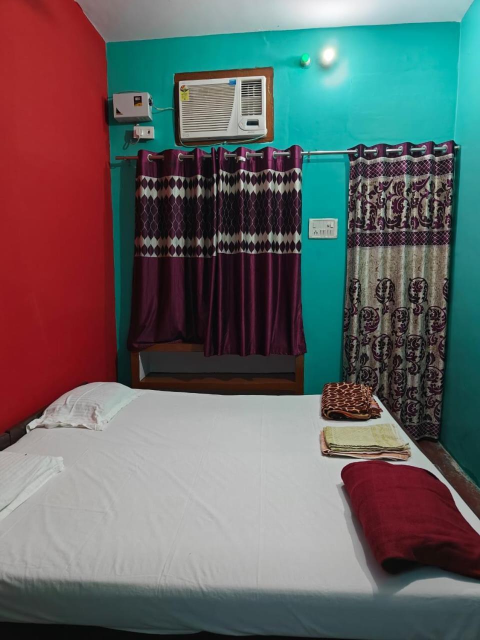 Vishnu Rest House Varanasi Esterno foto