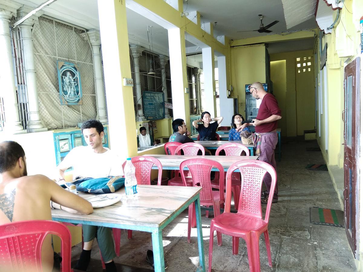Vishnu Rest House Varanasi Esterno foto