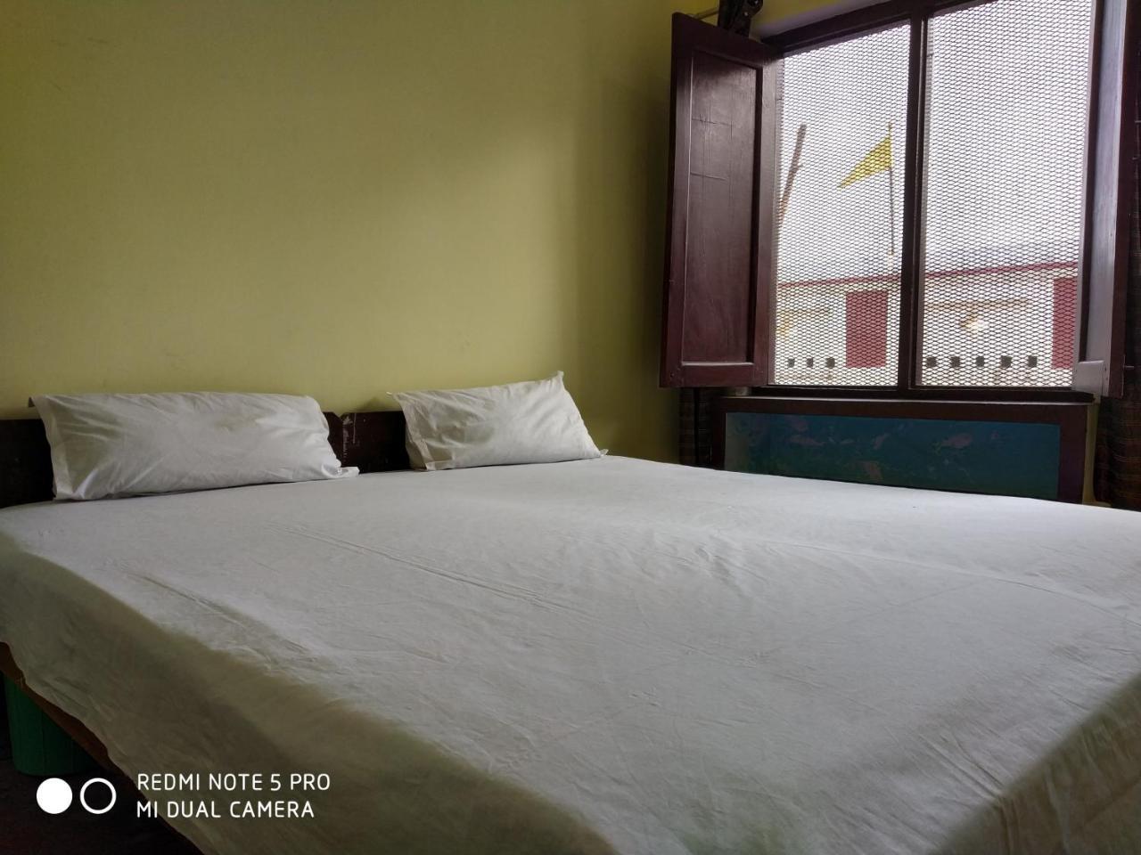 Vishnu Rest House Varanasi Esterno foto