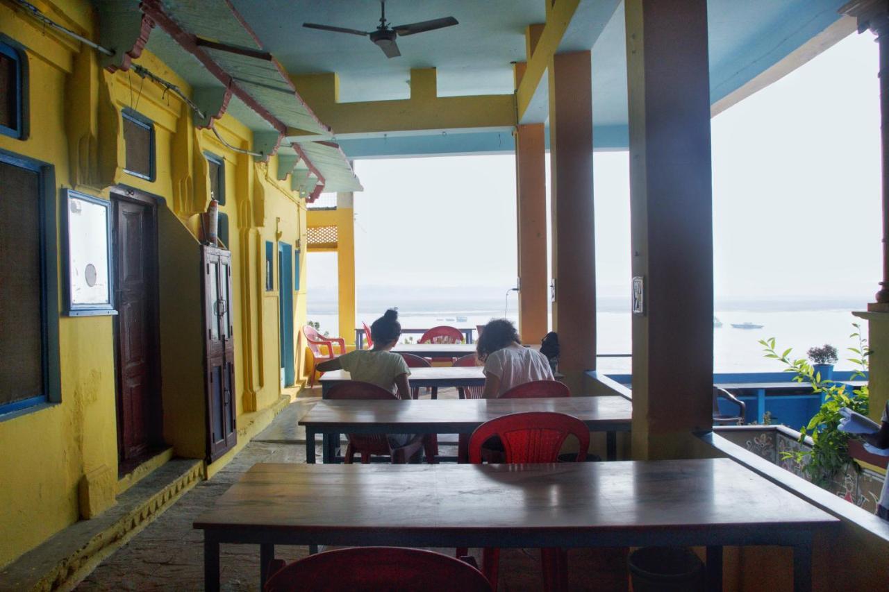 Vishnu Rest House Varanasi Esterno foto