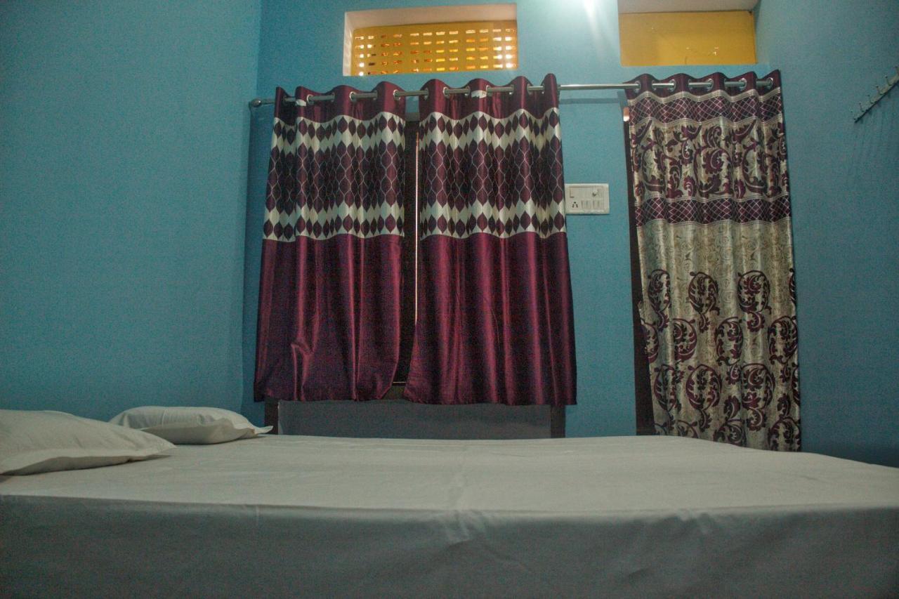 Vishnu Rest House Varanasi Esterno foto
